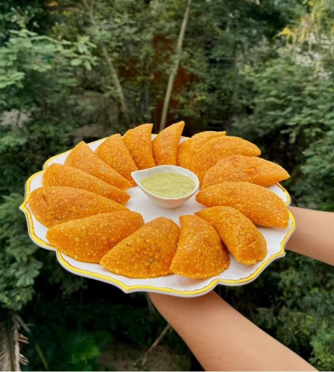 Paquete de empanadas de carne listas para freír